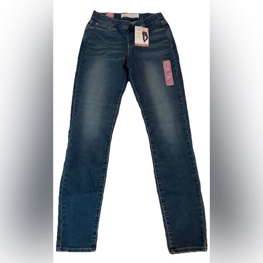 NWT Levi’s Totally Shaping Pull On Skinny Jeans Women’s Size 6L